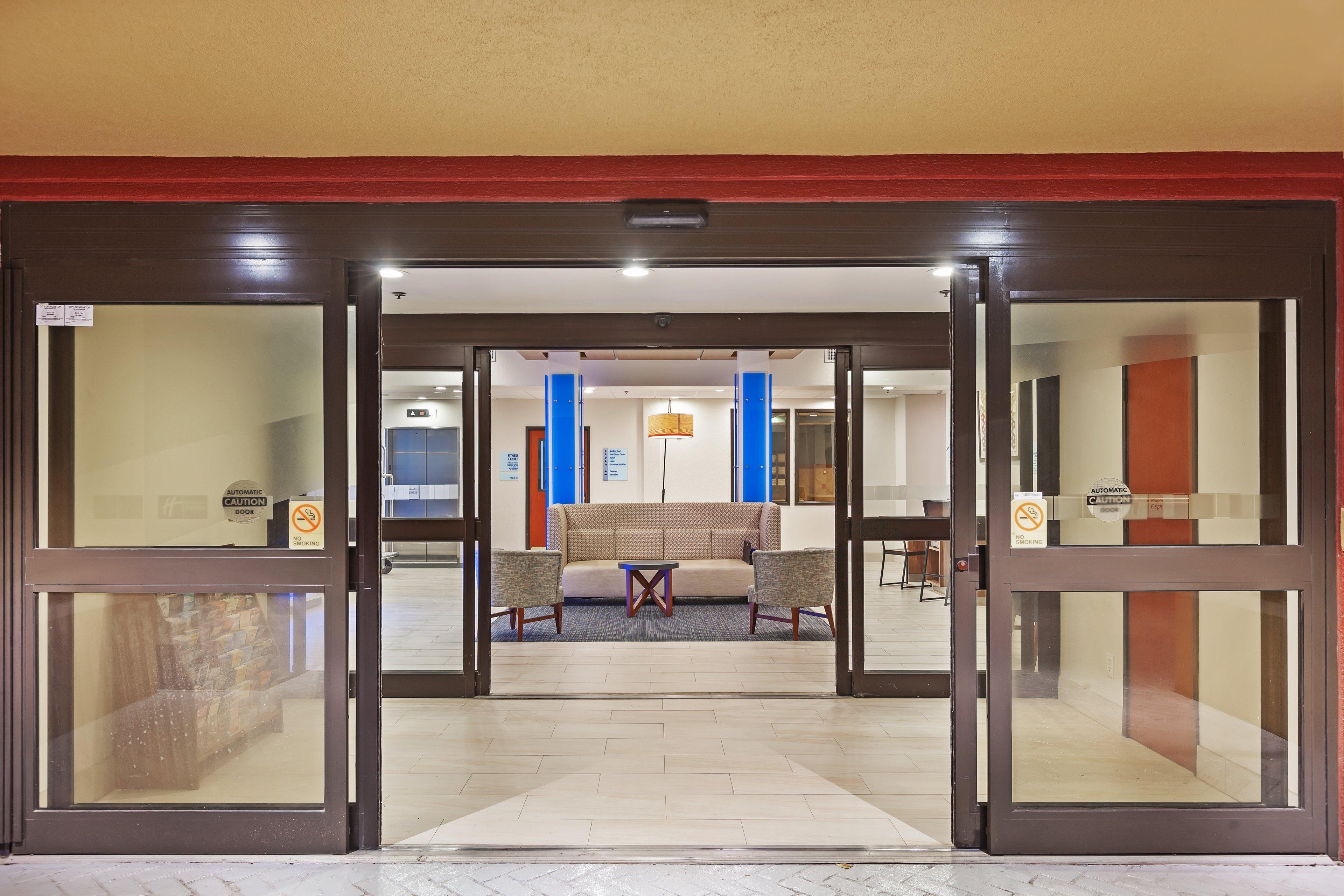 Holiday Inn Express & Suites Houston - Memorial Park Area By Ihg Luaran gambar