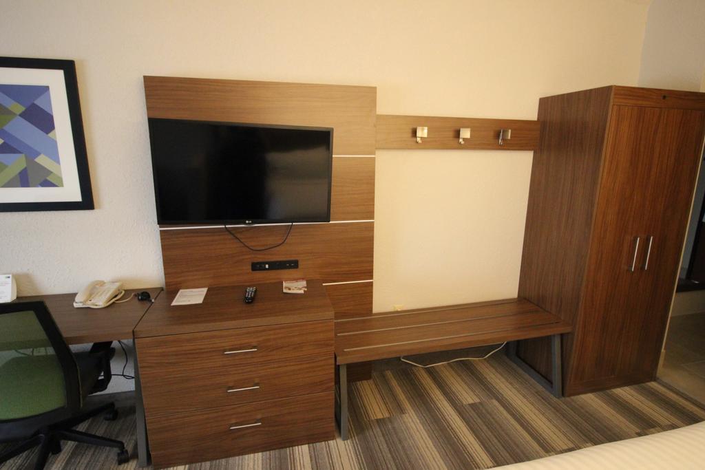 Holiday Inn Express & Suites Houston - Memorial Park Area By Ihg Luaran gambar