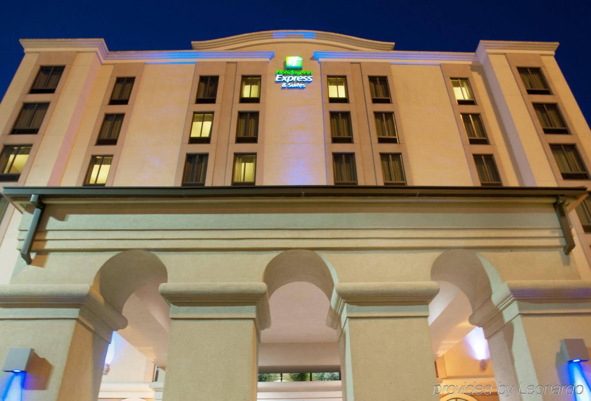 Holiday Inn Express & Suites Houston - Memorial Park Area By Ihg Luaran gambar