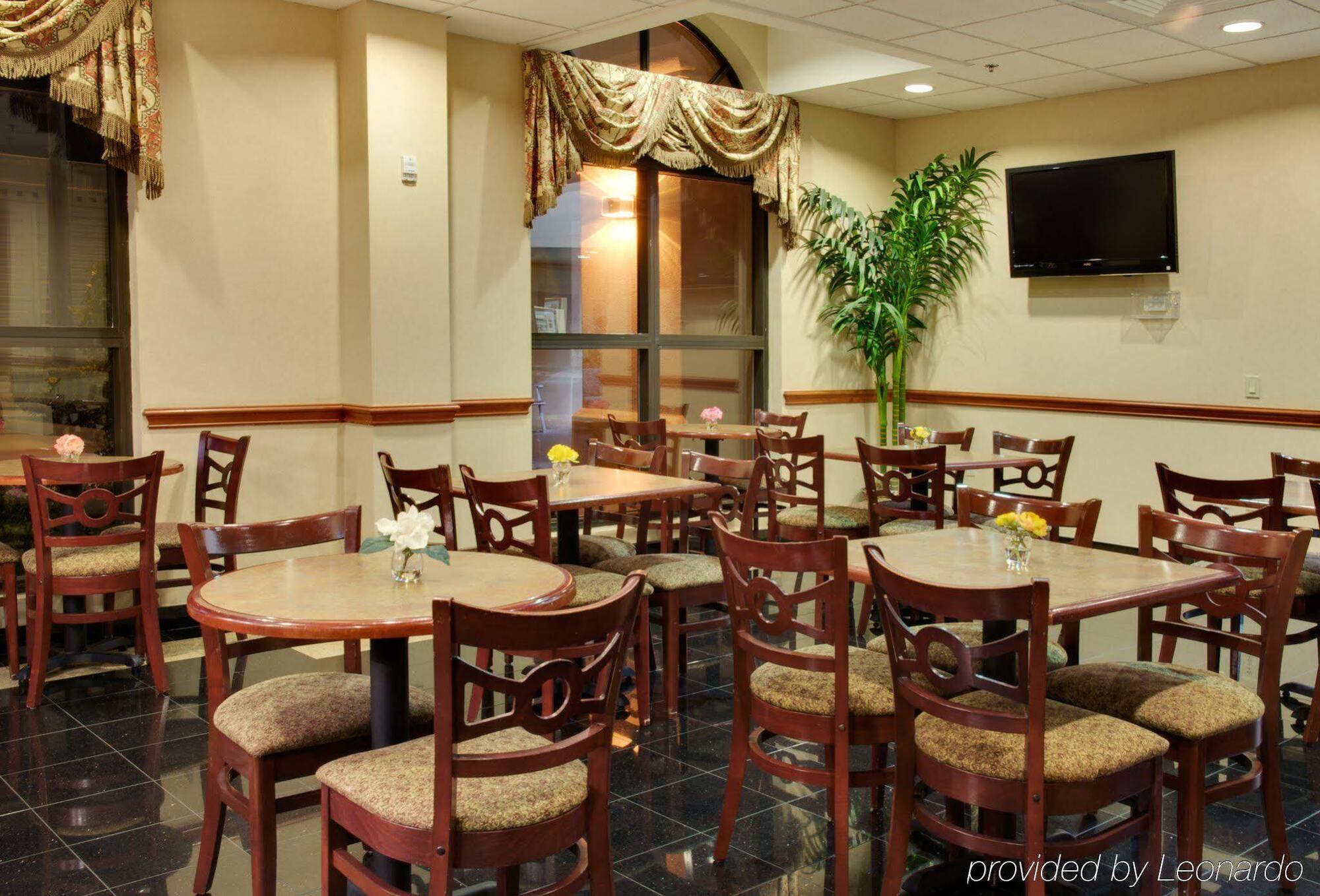 Holiday Inn Express & Suites Houston - Memorial Park Area By Ihg Luaran gambar