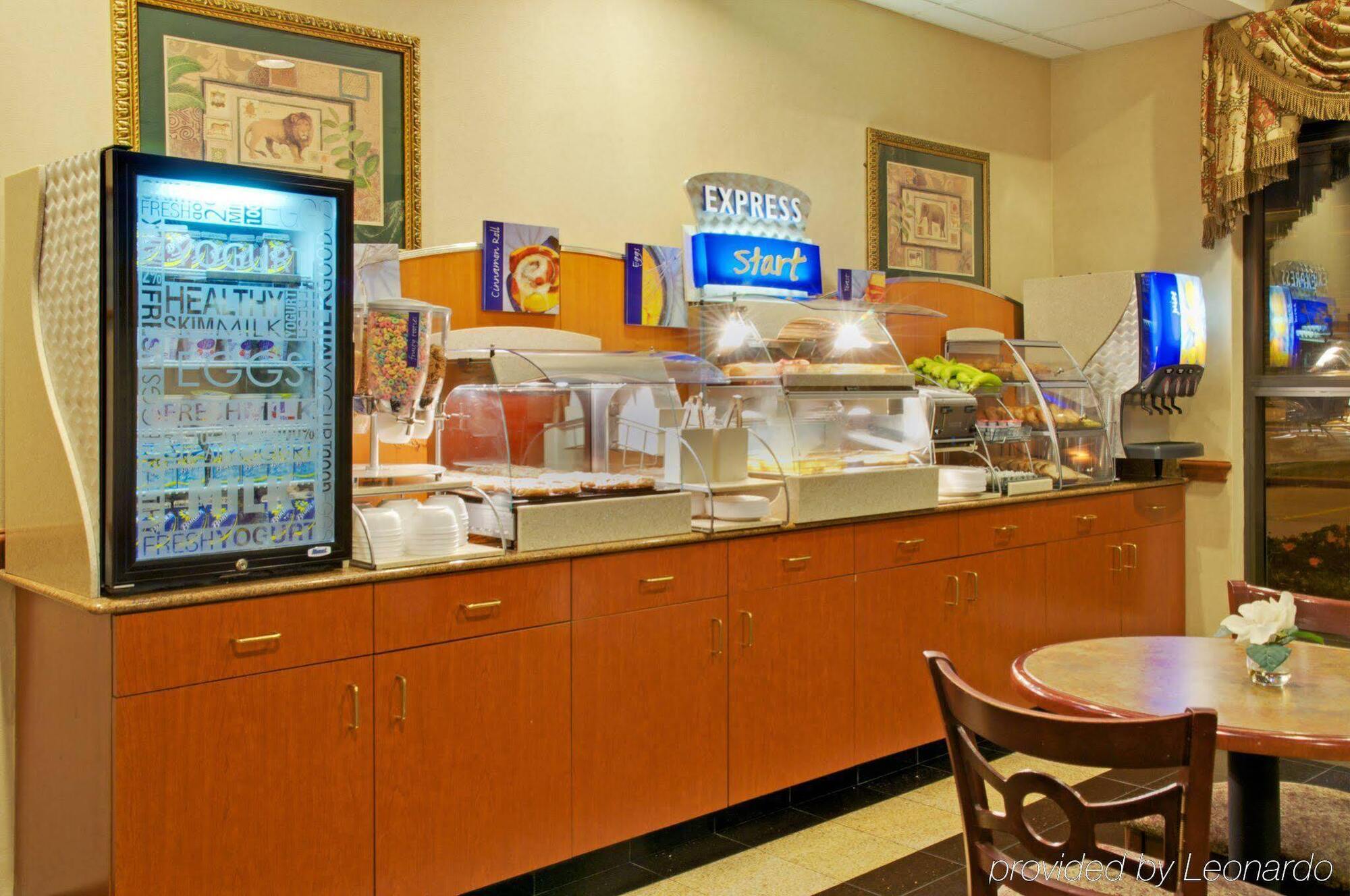 Holiday Inn Express & Suites Houston - Memorial Park Area By Ihg Luaran gambar