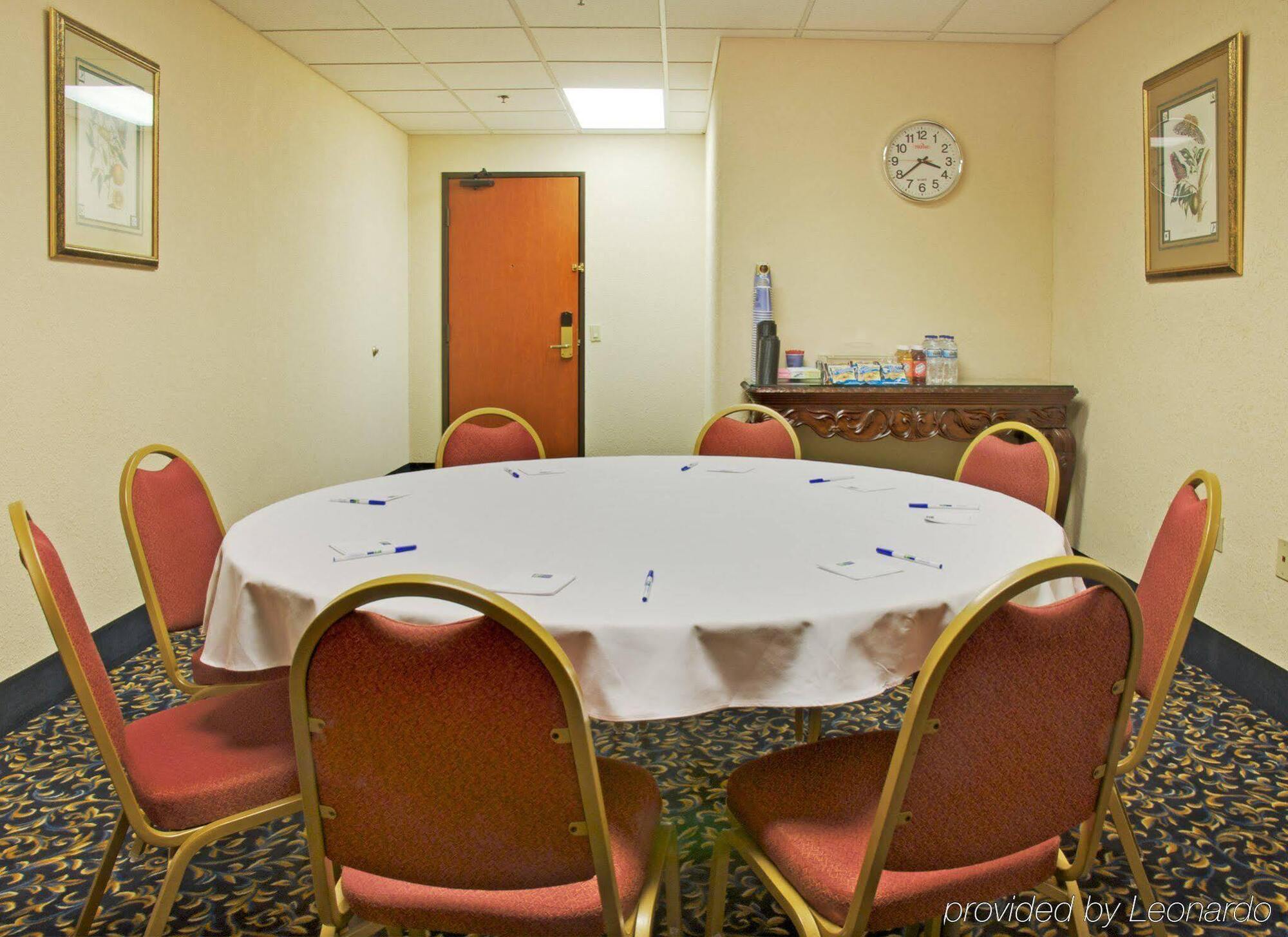Holiday Inn Express & Suites Houston - Memorial Park Area By Ihg Luaran gambar